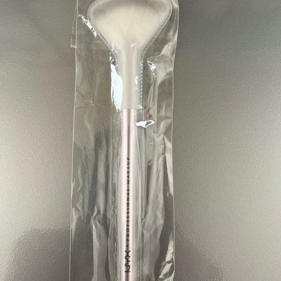 NYX Assortment of 11 Makeup Brushes NWOT - Picture 4 of 12